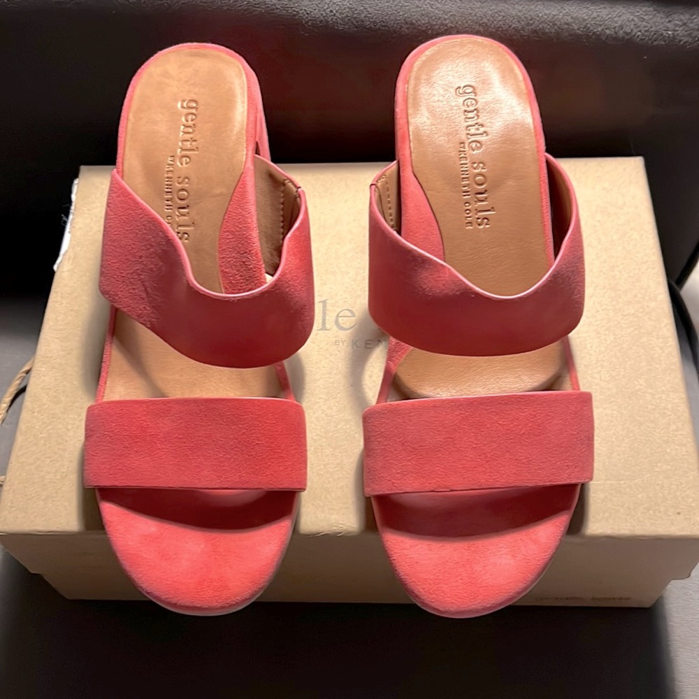 Gentle Soles by Kenneth Cole Coral Sandals. Size 9.5